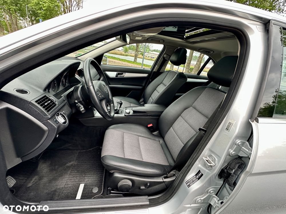 Mercedes-Benz Klasa C 180 BlueEFFICIENCY Avantgarde - 21