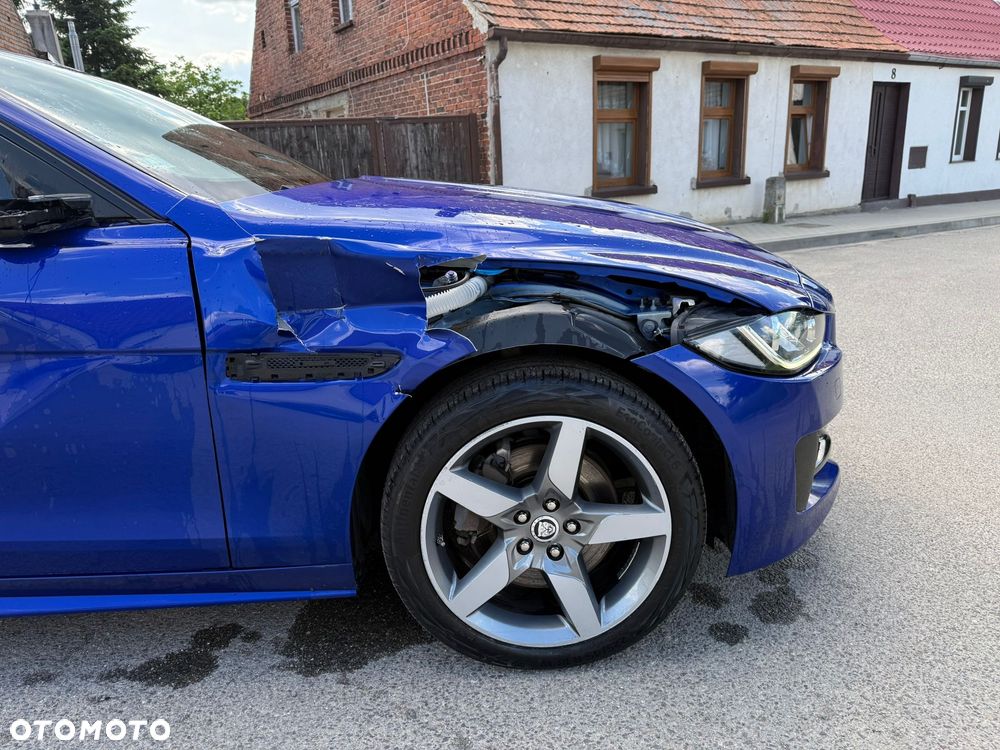 Jaguar XE 2.0 D AWD R-Sport - 12