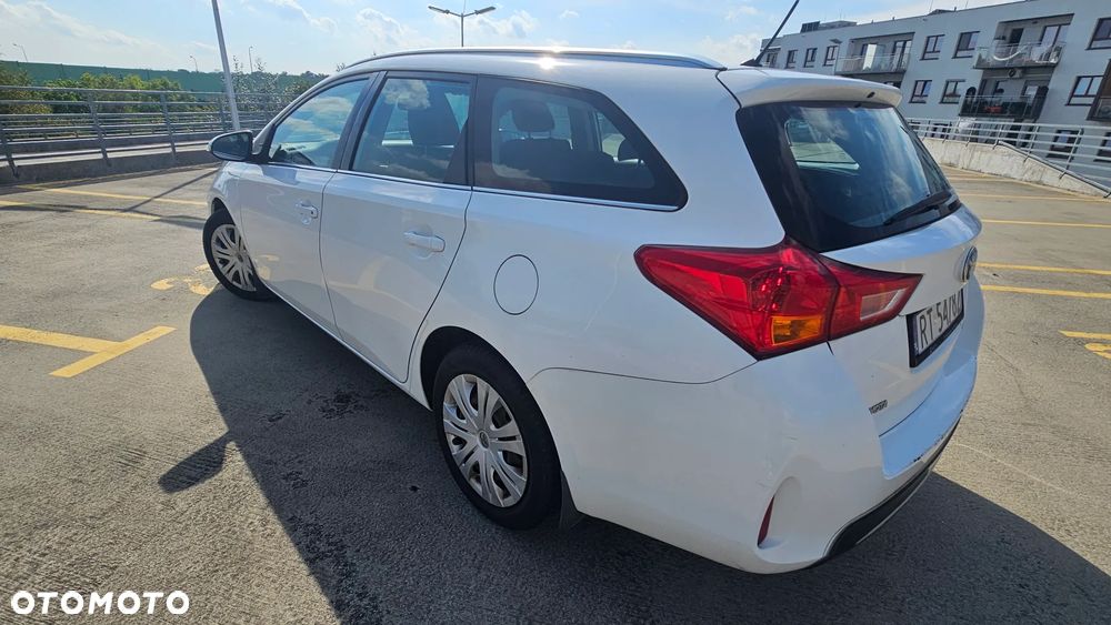 Toyota Auris 1.4 D-4D Premium - 6