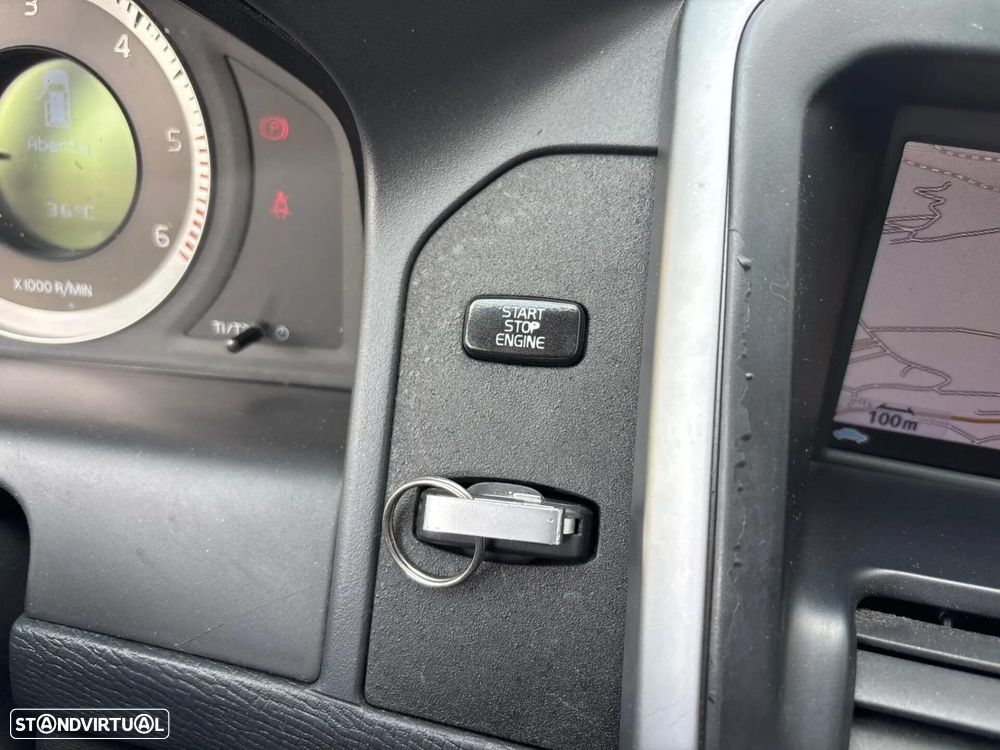 Volvo XC 60 2.4 D Drive Momentum - 15