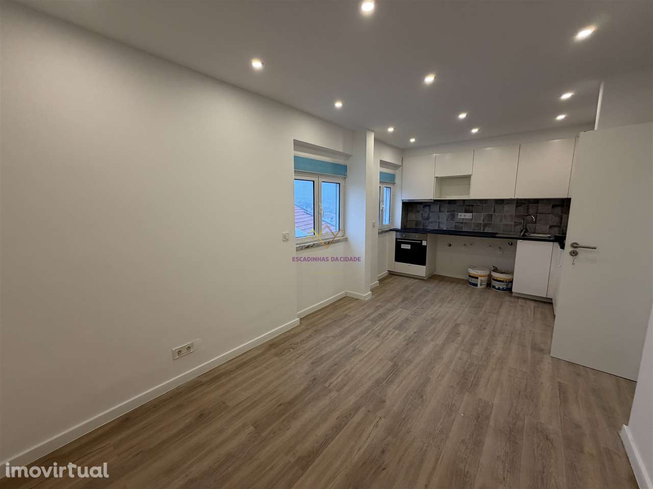 Excelente T1 totalmente remodelado em Porto Salvo – Oeiras - Grande imagem: 3/29