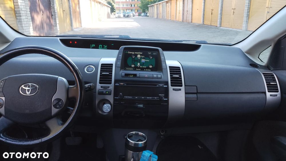 Toyota Prius (Hybrid) - 12