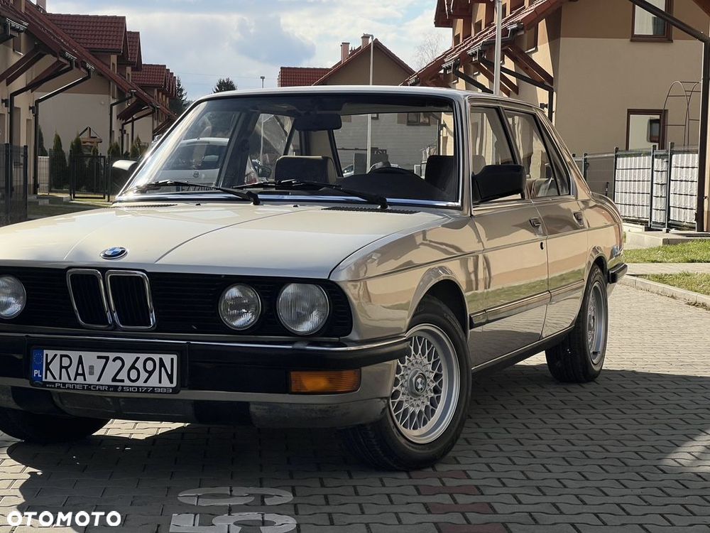BMW Seria 5 525 e - 32