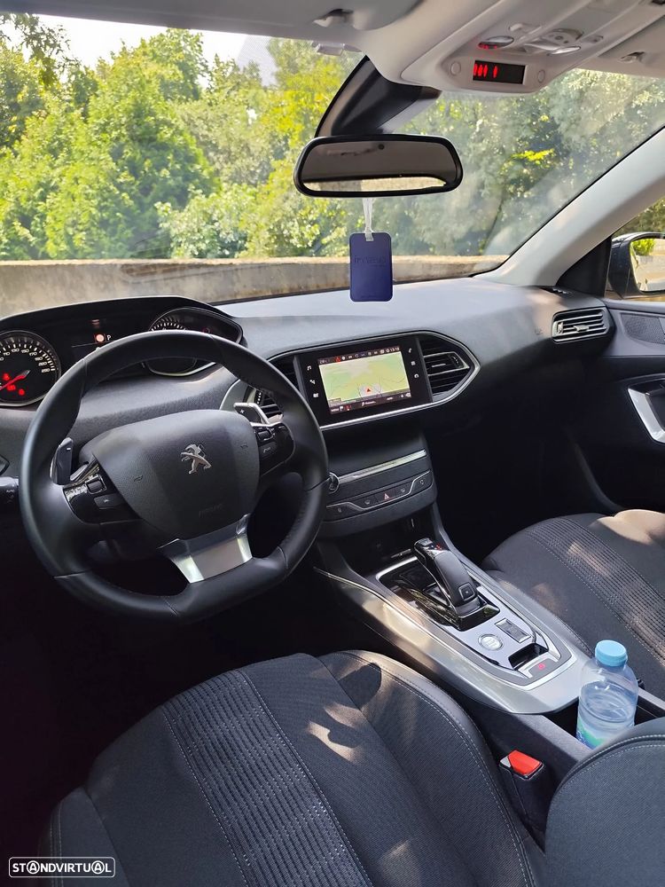 Peugeot 308 1.2 PureTech Allure EAT8 - 14