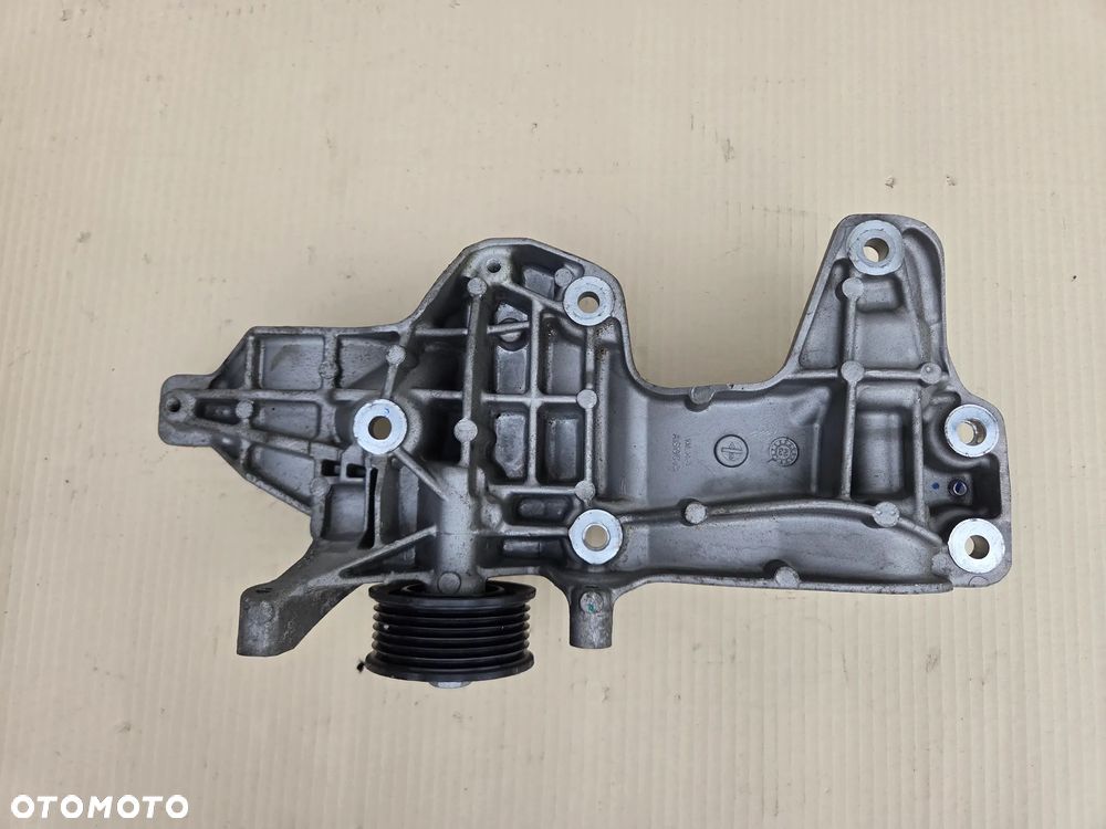 Łapa mocowanie alternatora Citroen C5X 1.6 HYBRYDA   9833032280 - 3
