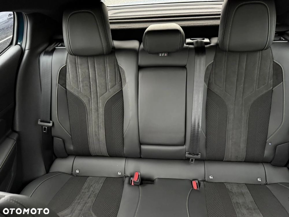 Peugeot 408 1.6 Plug-In Hybrid 180 GT EAT8 - 11