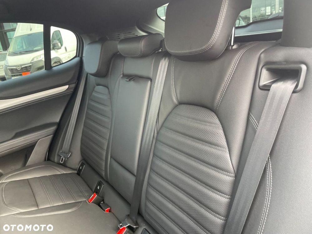 Alfa Romeo Stelvio - 15