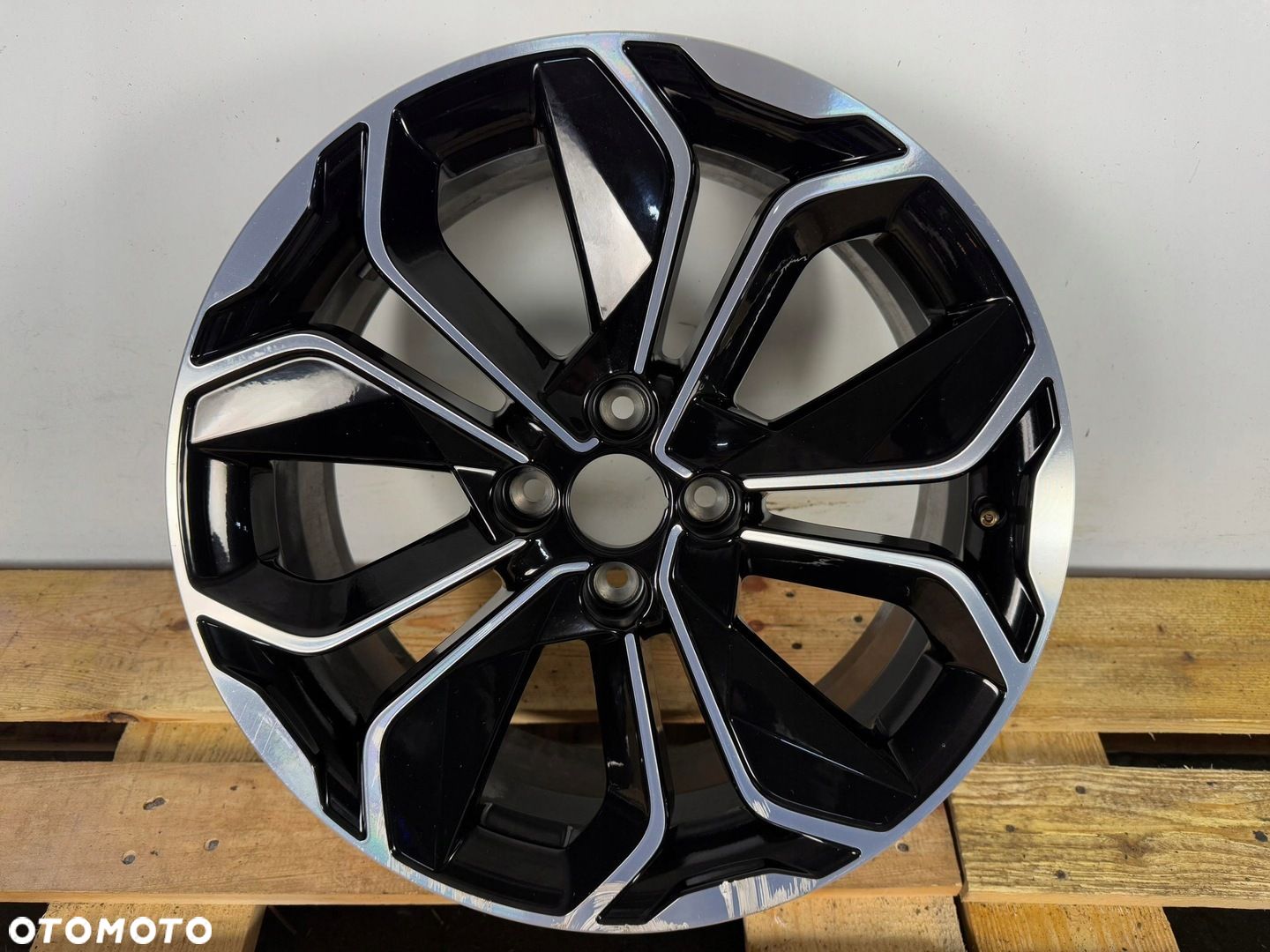 FELGA ALUMINIOWA RENAULT CLIO IV V CAPTUR 17" 7.0 403007914R CALA LADNA - 1