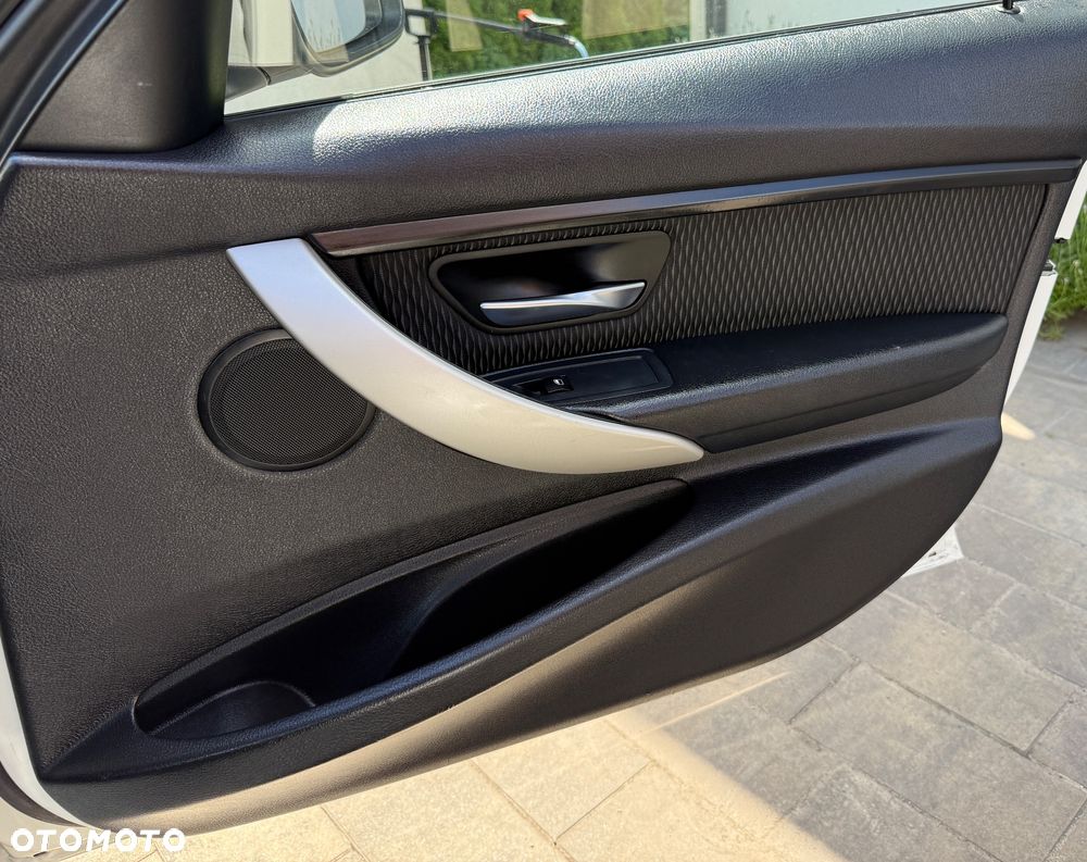 BMW Seria 3 320d Sport Line - 30