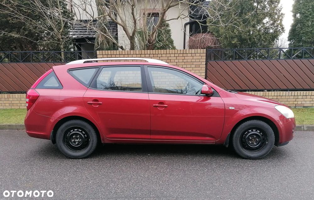 Kia Ceed - 10