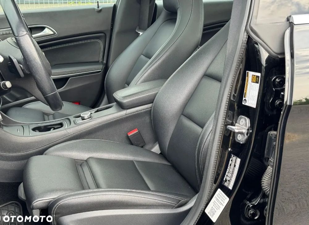 Mercedes-Benz CLA 250 4-Matic AMG Line - 21