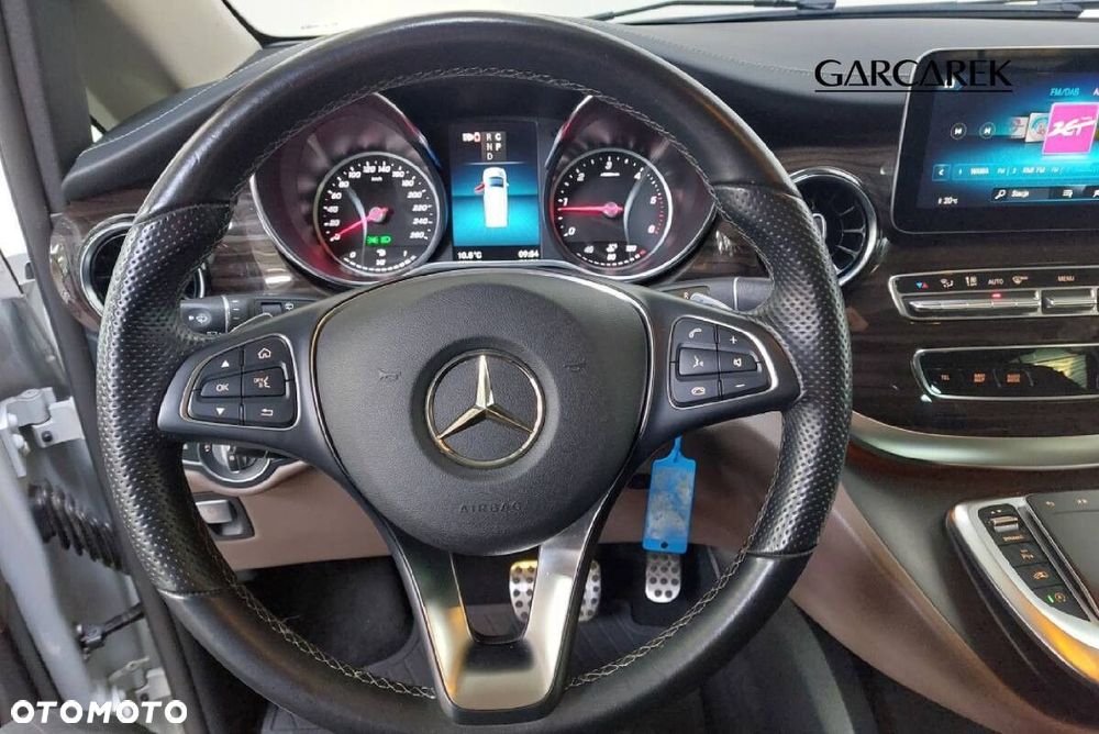 Mercedes-Benz Klasa V - 12