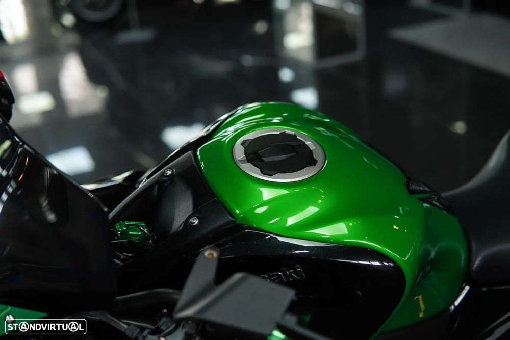 Kawasaki ZR 900 Akrapovic Full Titanium - 27