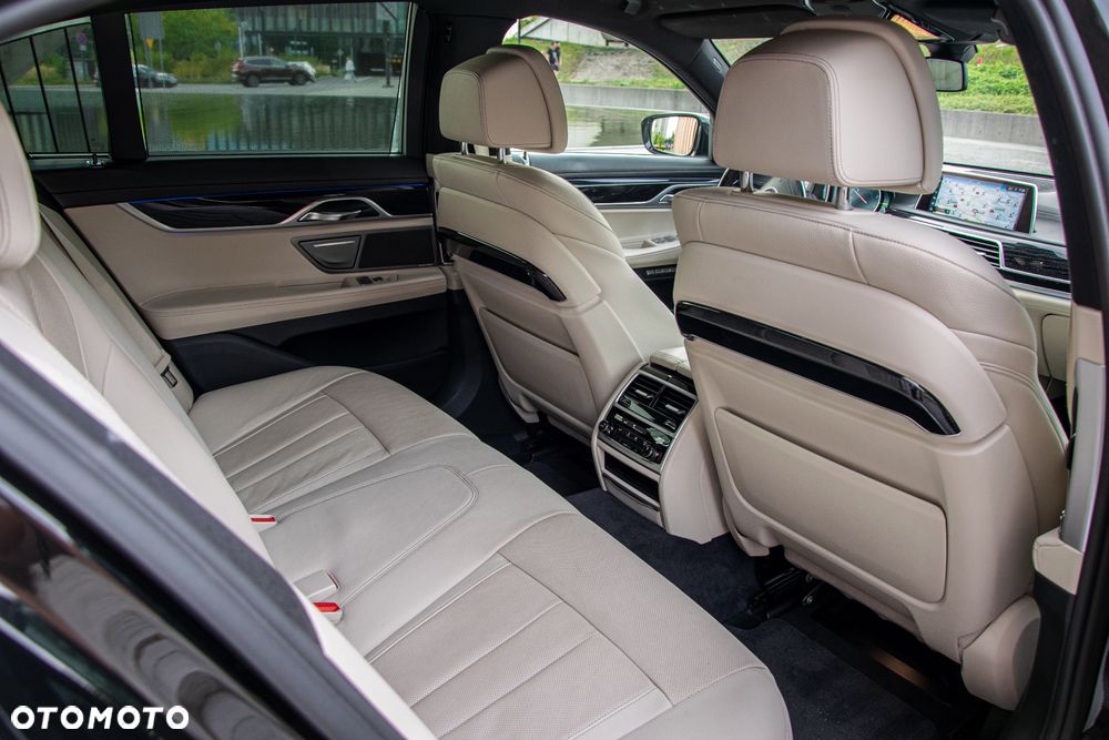 BMW Seria 7 740d xDrive - 27