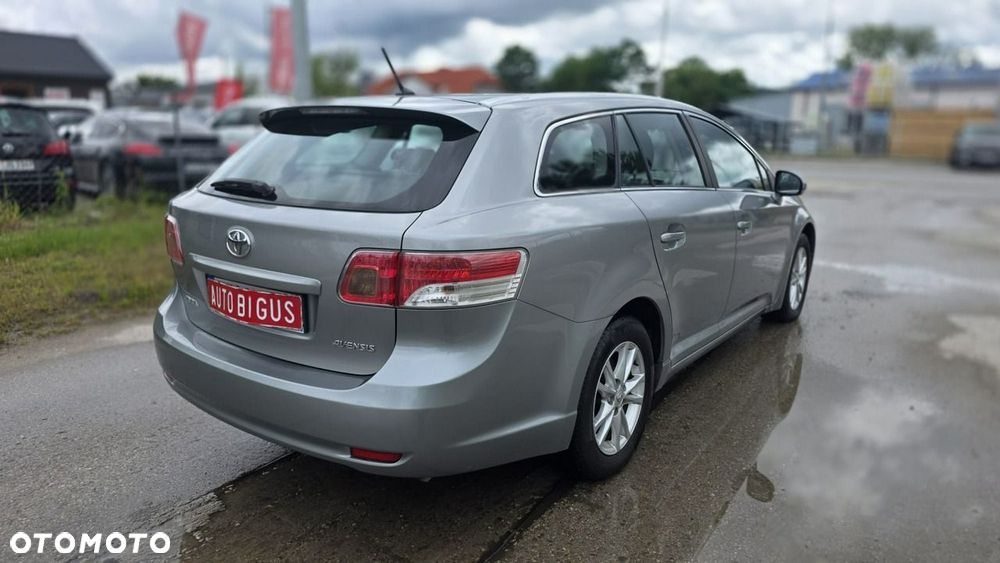 Toyota Avensis - 9