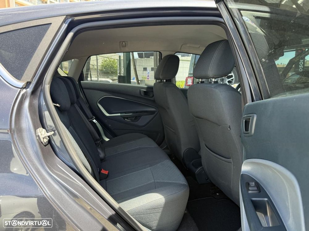 Ford Fiesta 1.25 Titanium - 33