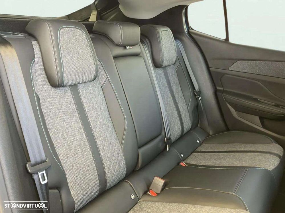 Peugeot 408 1.2 PureTech Allure EAT8 - 16