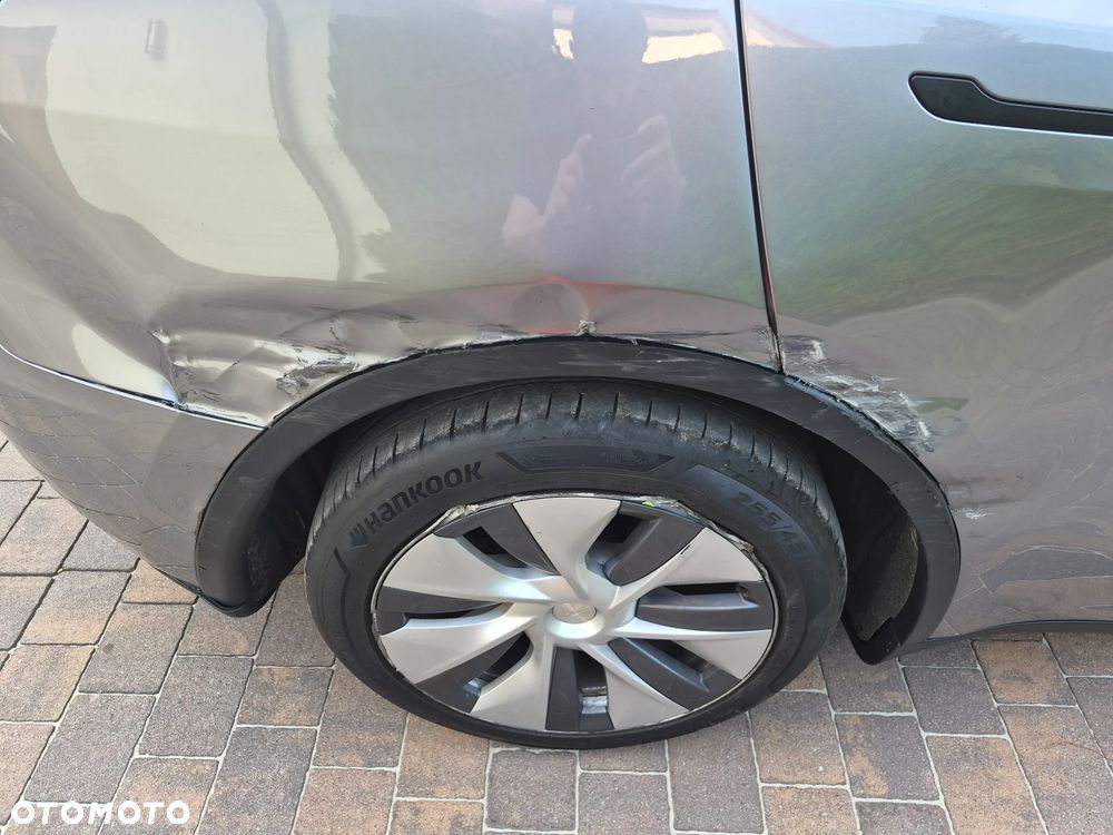 Tesla Model Y Long Range Dual Motor AWD - 17
