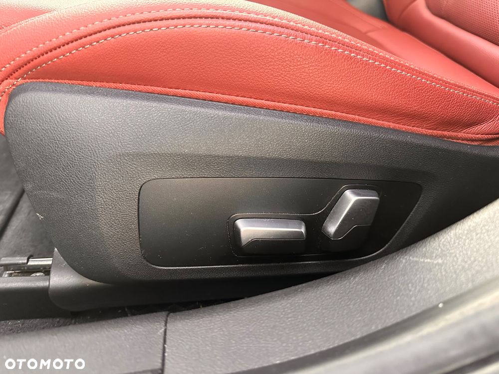 BMW Seria 3 330e Touring xDrive M Sport - 31