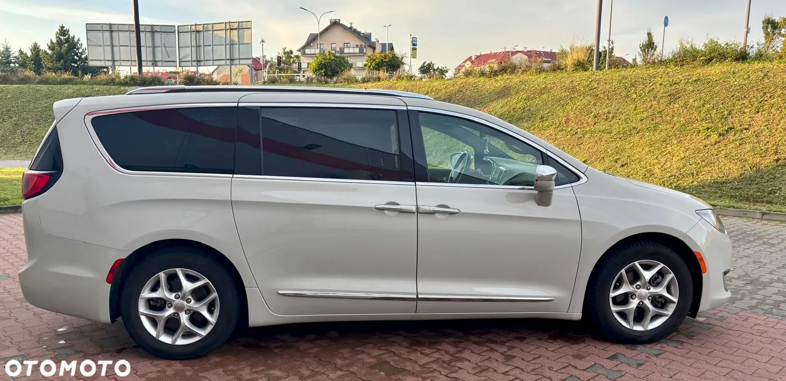 Chrysler Pacifica - 2
