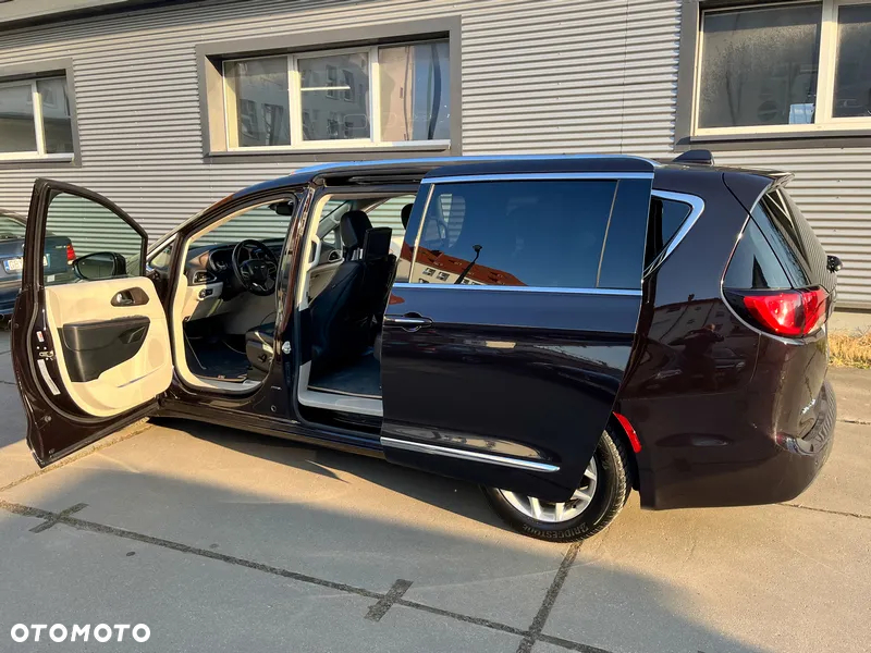 Chrysler Pacifica - 11