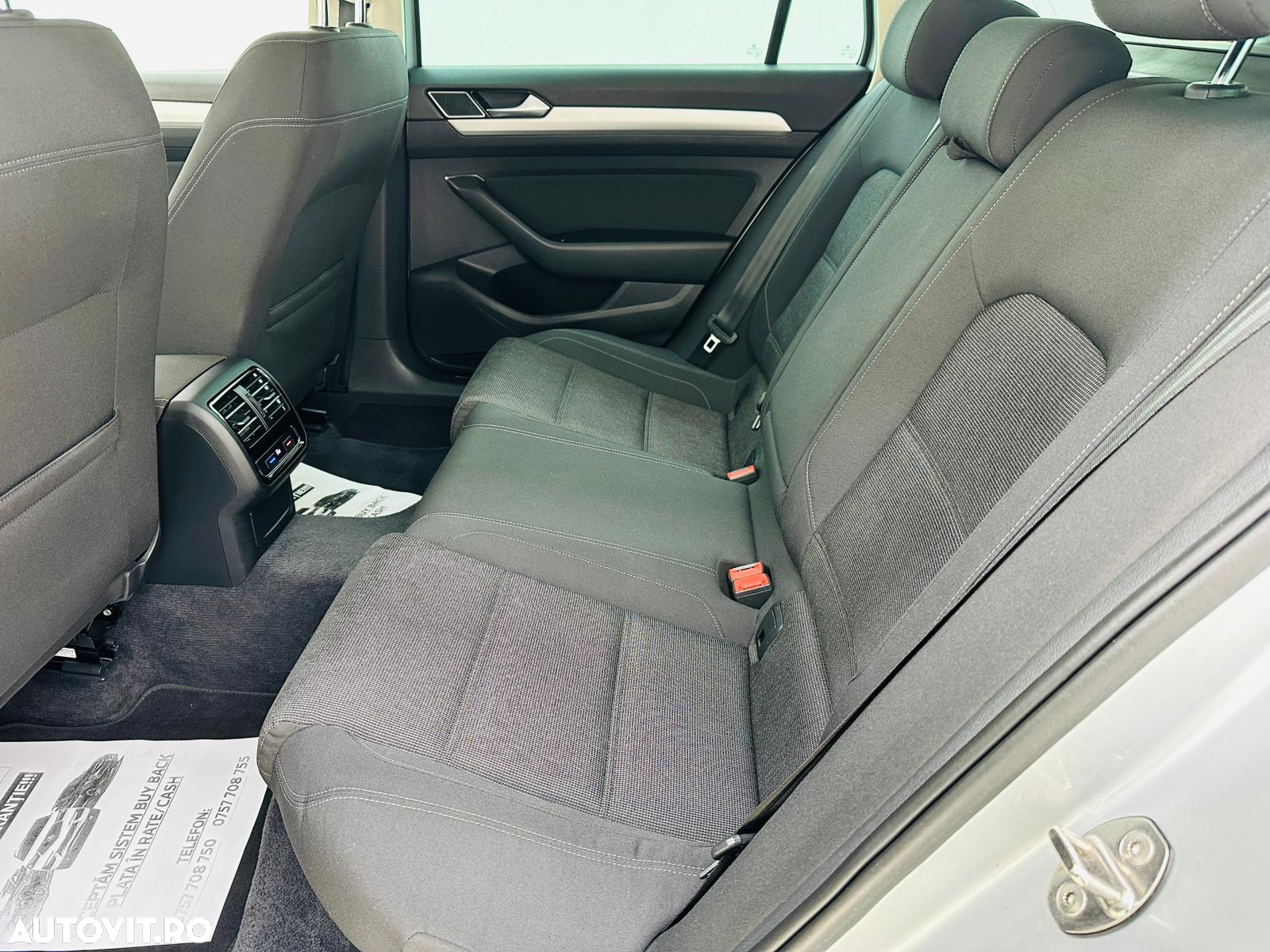 Volkswagen Passat Variant 1.6 TDI SCR DSG - 11