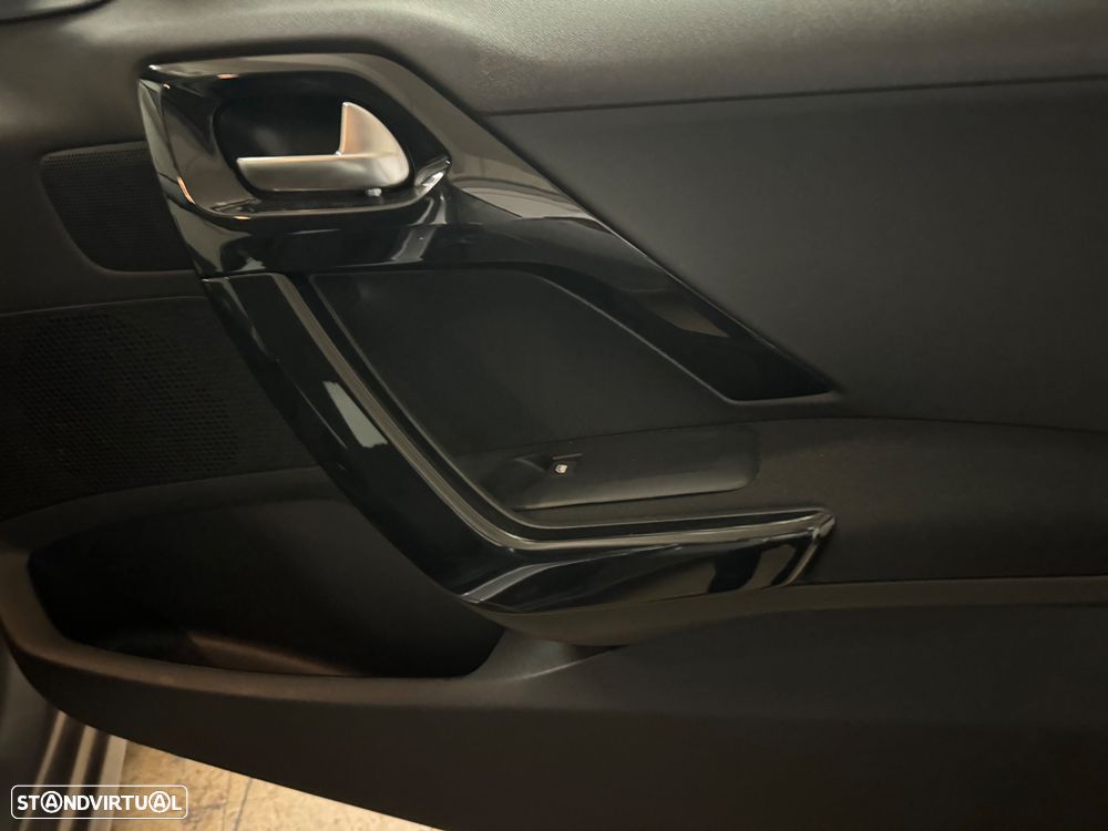 Peugeot 208 - 10
