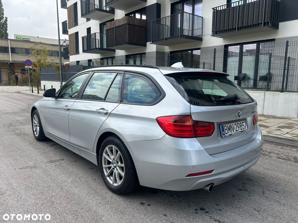 BMW Seria 3 318d Luxury Line - 11