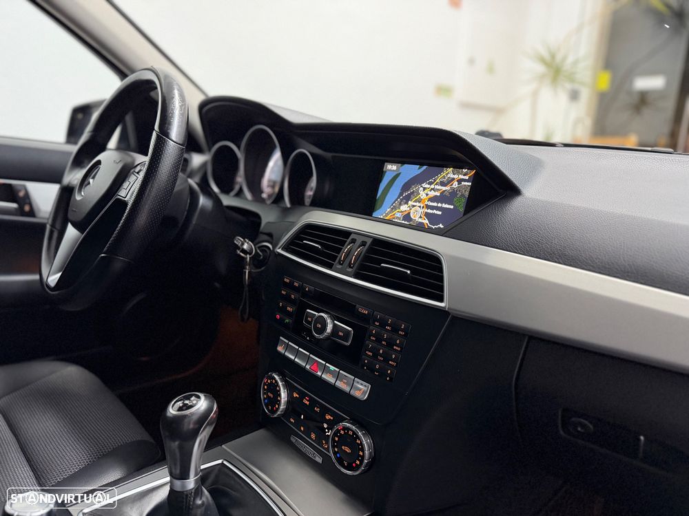 Mercedes-Benz C 220 Station CDI DPF BlueEFFICIENCY Avantgarde Edition - 28