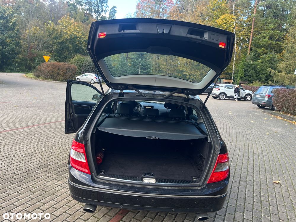 Mercedes-Benz Klasa C 320 CDI DPF 7G-TRONIC Elegance - 16