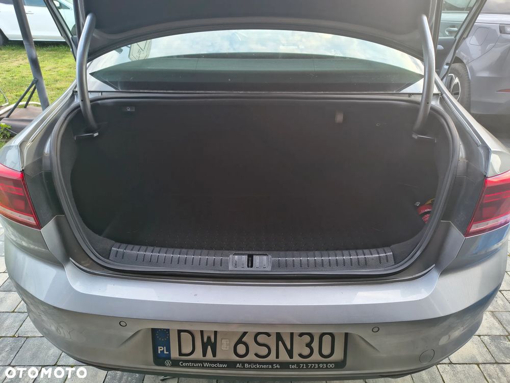 Volkswagen Passat - 9