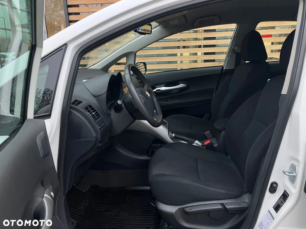 Toyota Auris - 33