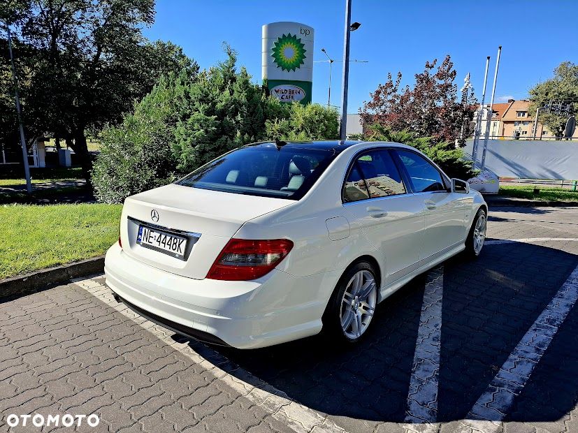 Mercedes-Benz Klasa C 180 CGI Automatik BlueEFFICIENCY Elegance - 12