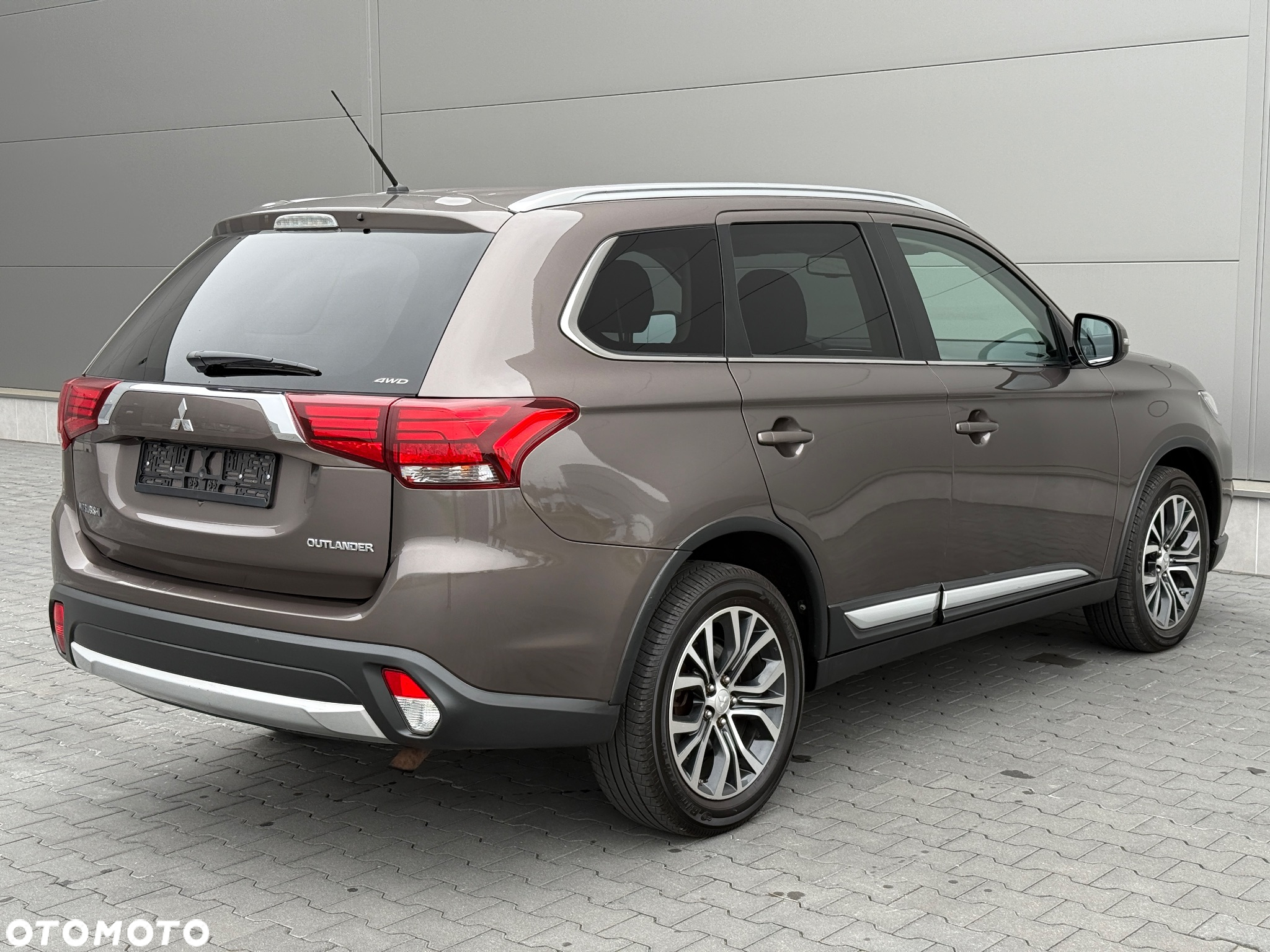 Mitsubishi Outlander - 8
