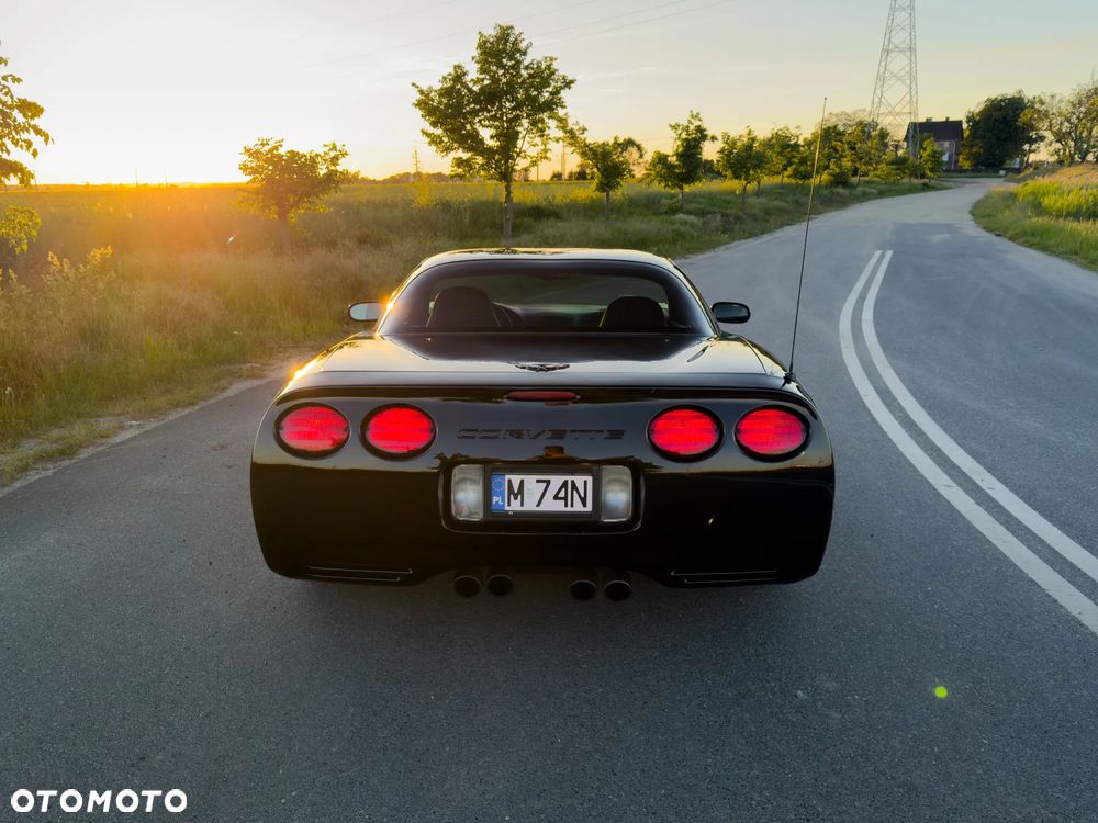 Chevrolet Corvette - 8