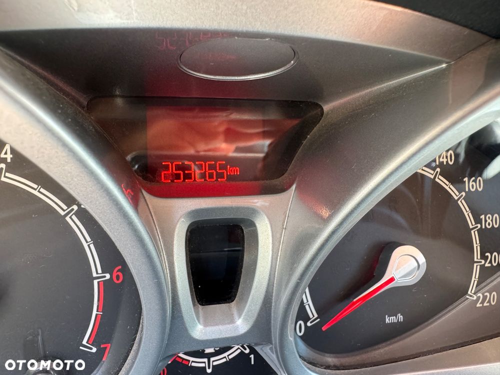 Ford Fiesta 1.4 Trend - 12