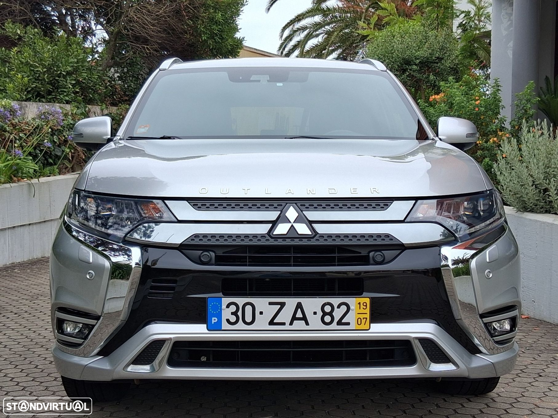 Mitsubishi Outlander 2.4 PHEV Intense - 10