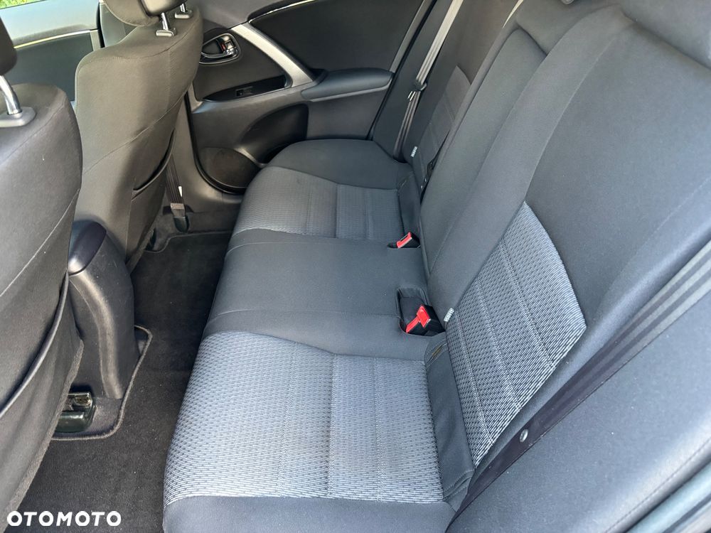 Toyota Avensis 2.0 D-4D Comfort - 25