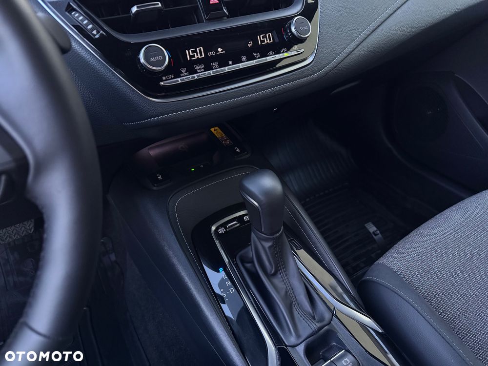 Toyota Corolla 2.0 Hybrid Executive - 19