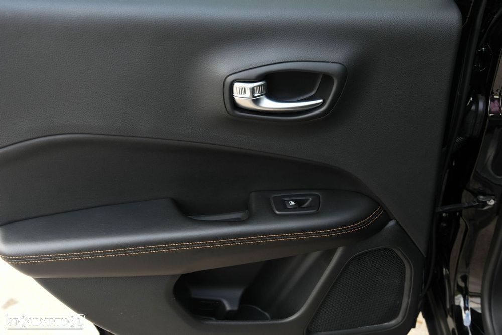 Jeep Compass 1.3 TG Limited - 29