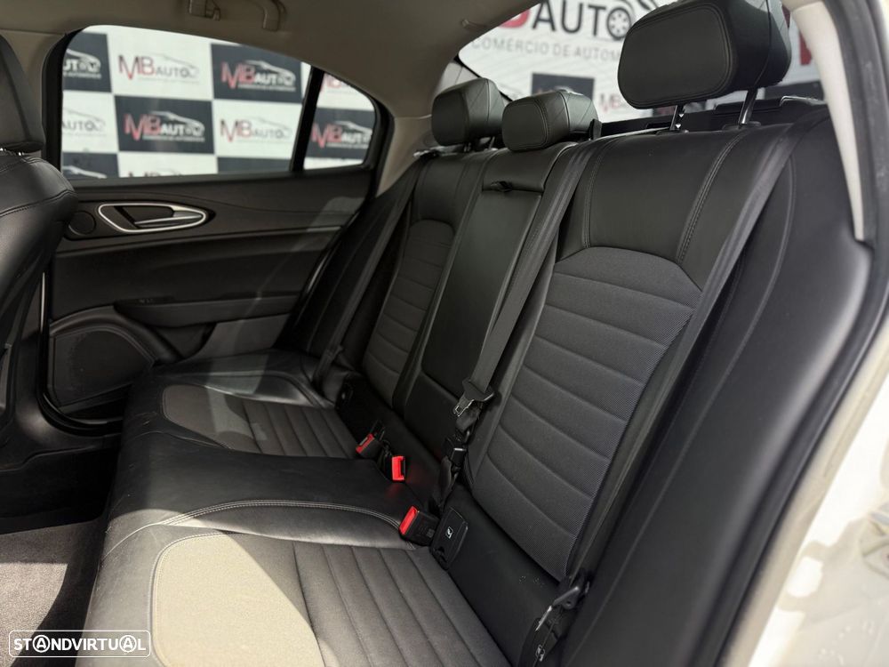 Alfa Romeo Giulia 2.2 D Super AT8 - 51