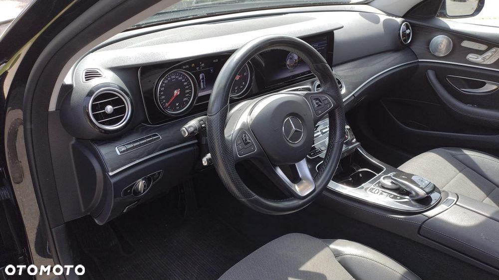 Mercedes-Benz Klasa E 220 d 4Matic 9G-TRONIC Exclusive - 10
