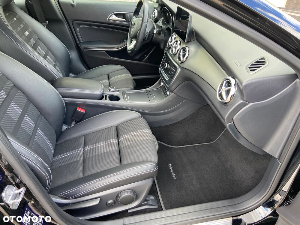 Mercedes-Benz GLA - 24