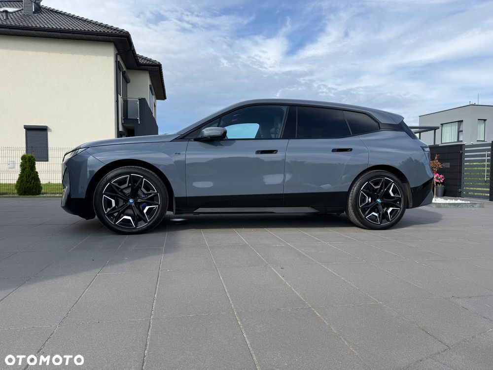 BMW iX - 15