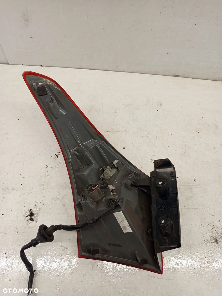 + LAMPA TYL TYLNA PRAWA HYUNDAI I30 II HB - 6