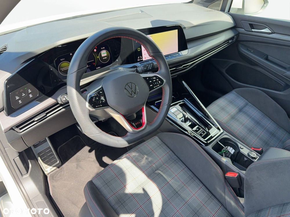 Volkswagen Golf - 10