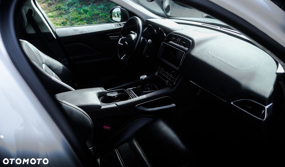 Jaguar F-Pace - 16