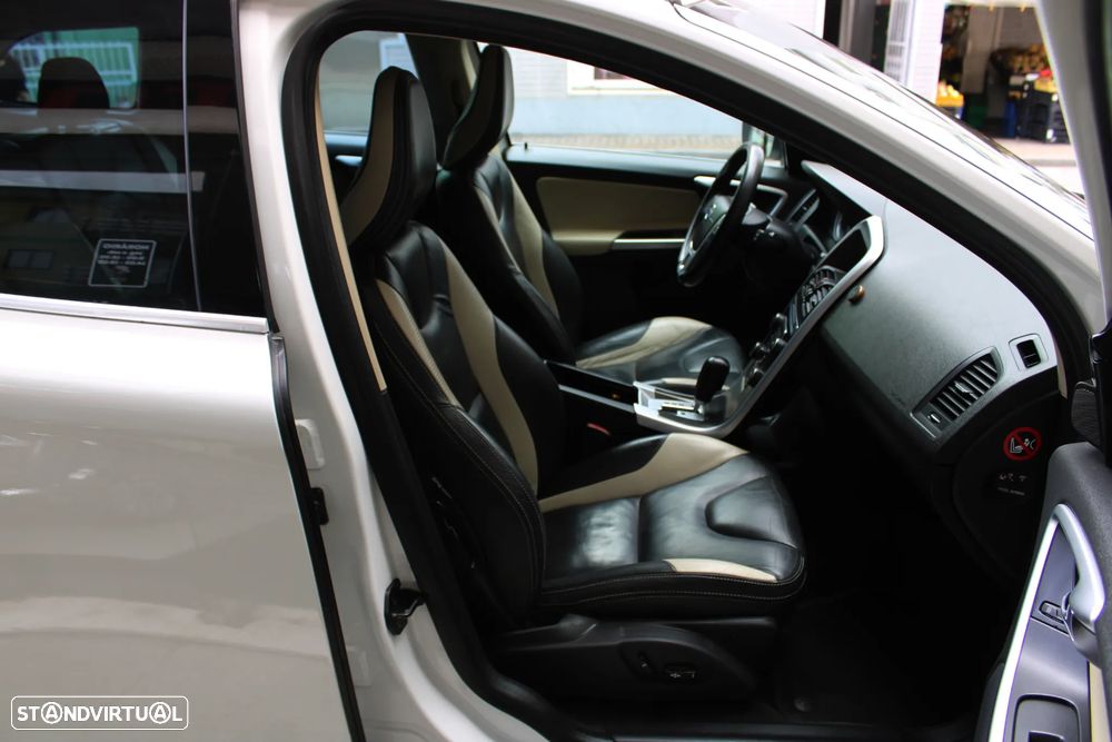 Volvo XC 60 2.0 D3 R-Design Geartronic - 8