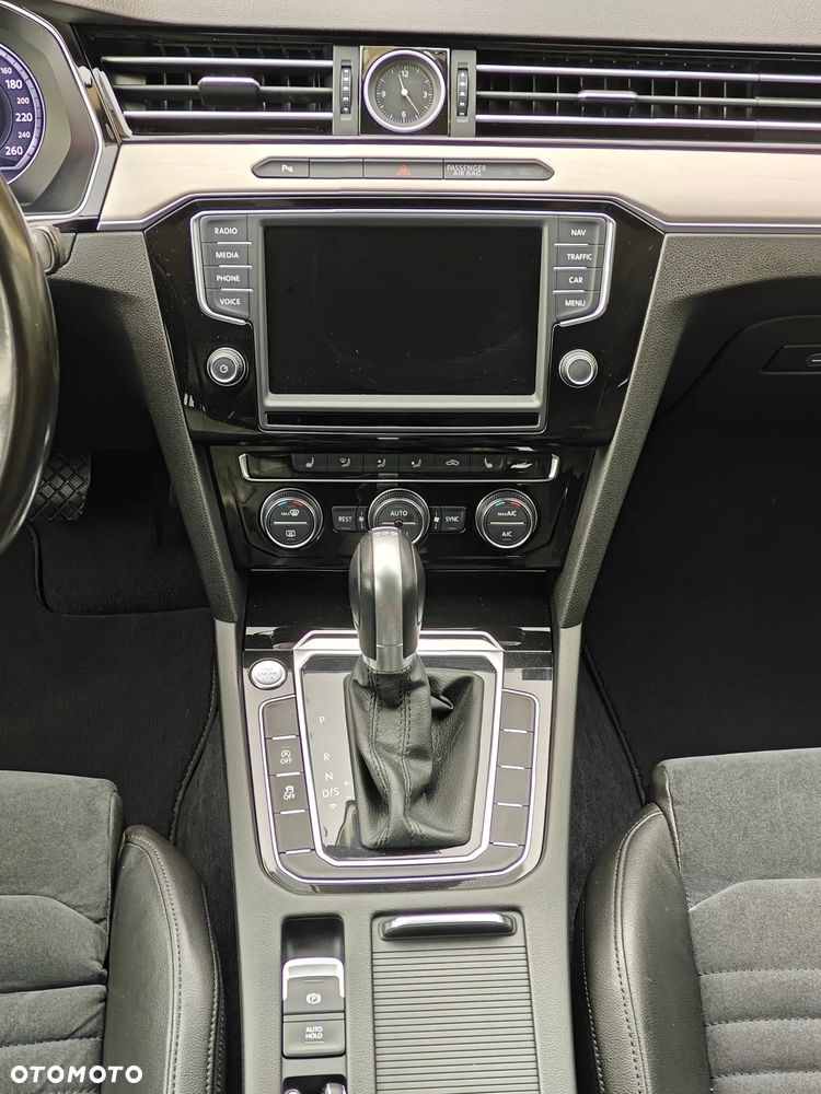 Volkswagen Passat - 22