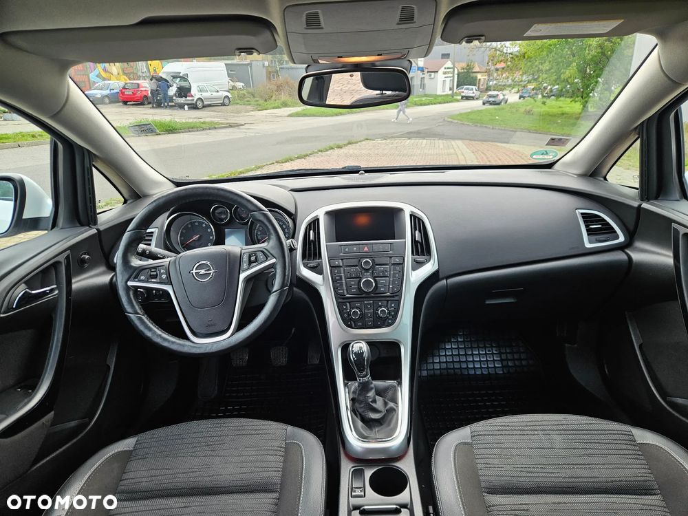 Opel Astra IV 1.4 T Cosmo S&S EU6 - 8
